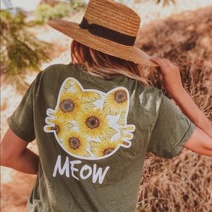 NWOT Meow Sunflower Cat Short Sleeve Tee / T shirt